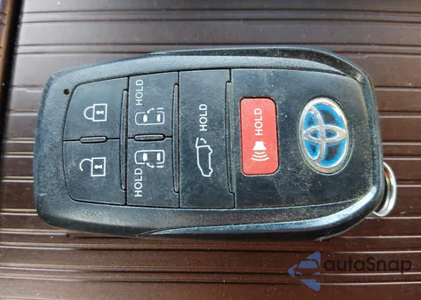 2021 Toyota Sienna Xle z USA, uszkodzony, nr VIN 5TDJSKFC0MS015371